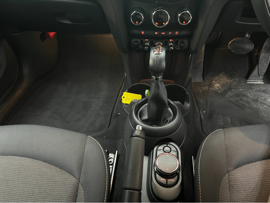 2018 MINI Cooper €16950! 2018 MINI COOPER 5DOORS 1.5 AUTOMATIC / CRUISE CONTROL / REVERSE CAMERA / AMBIENT LIGHTS AND MORE €16,950