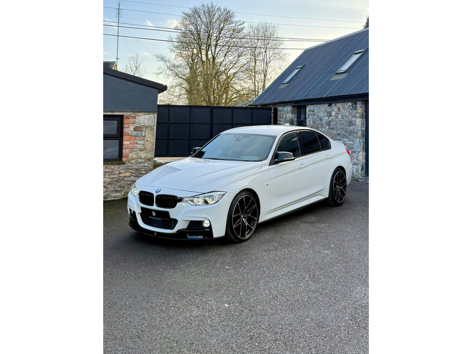 2017 BMW 3 Series - image 3