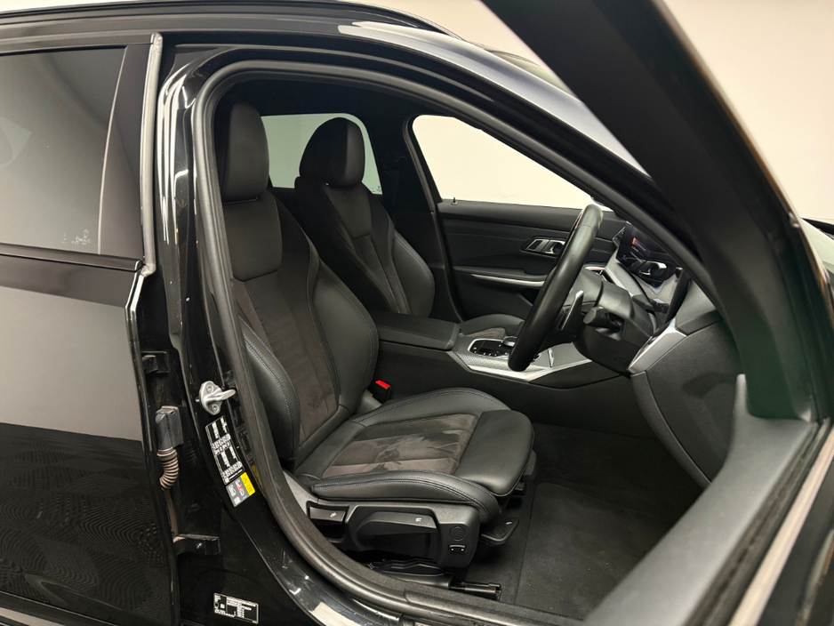 2023 BMW 3 Series - image 11