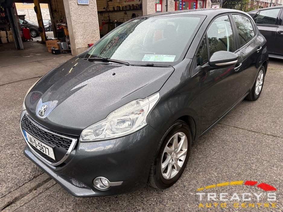 2014 Peugeot 208 - image 10