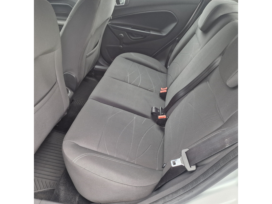 2017 Ford Fiesta - image 14