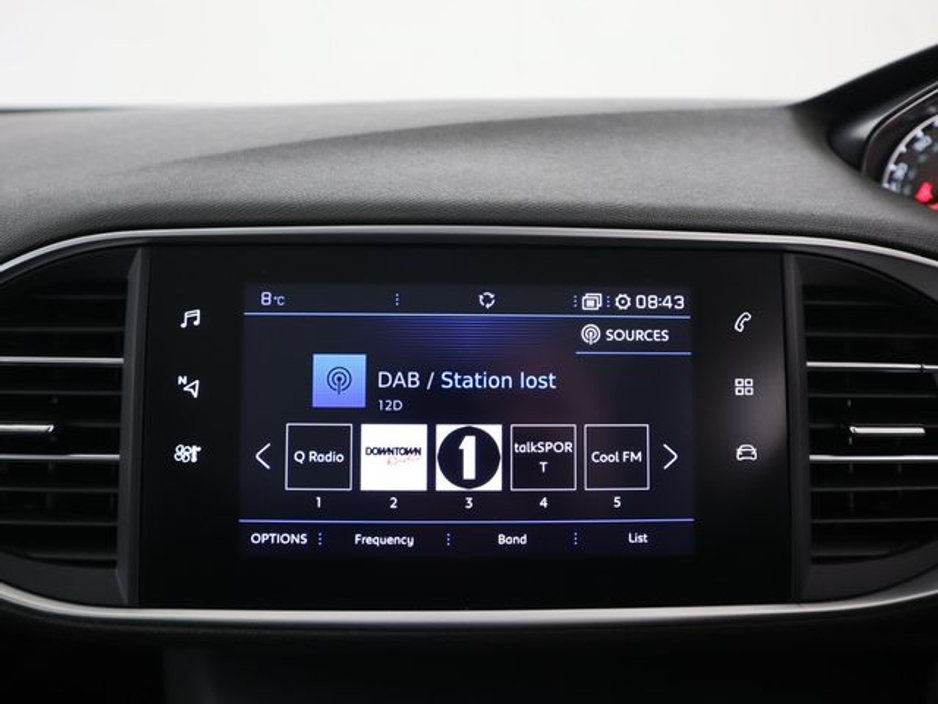 2020 Peugeot 308 - image 13