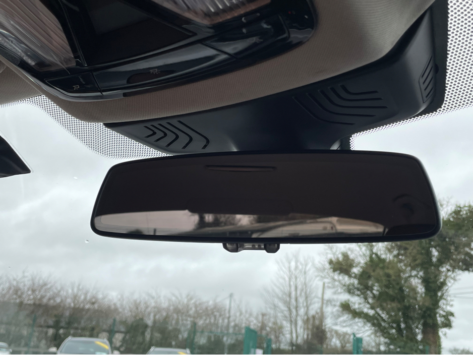 2019 BMW 5 Series - image 21