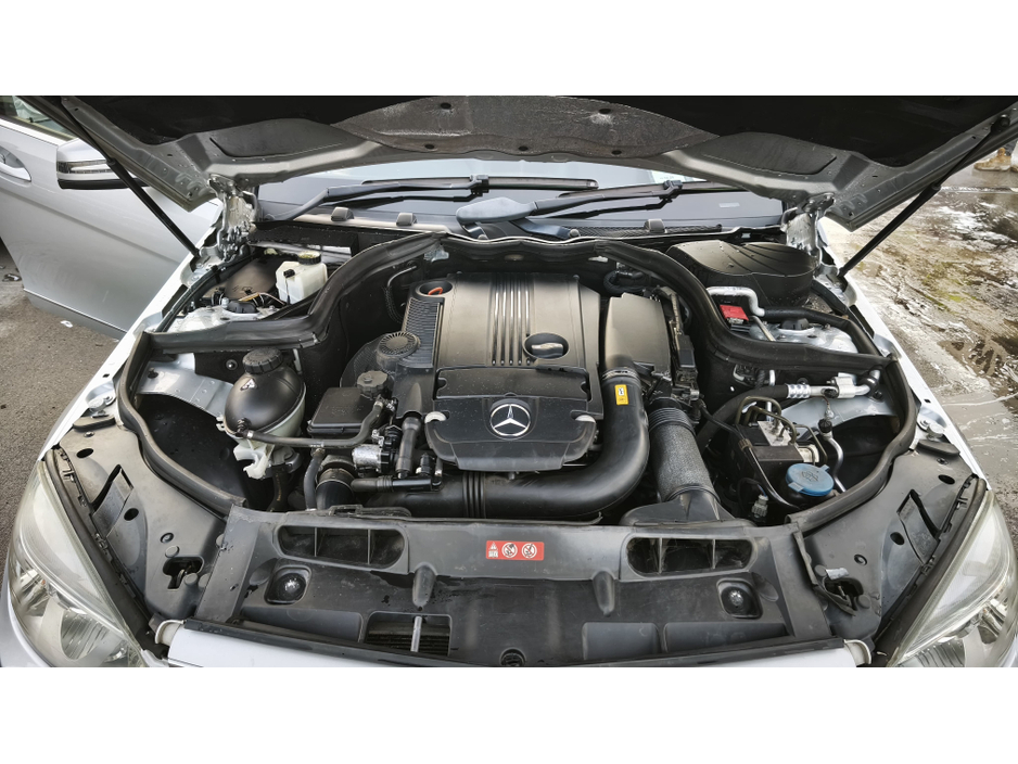 2010 Mercedes-Benz C Class - image 13