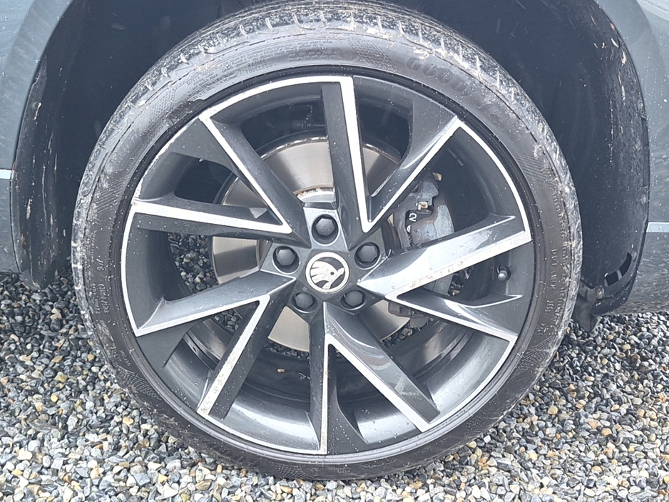 2019 Skoda Karoq - image 5