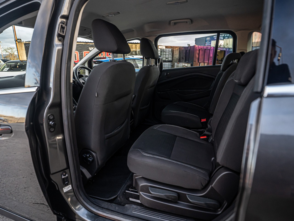 2016 Ford Grand C-Max - image 27