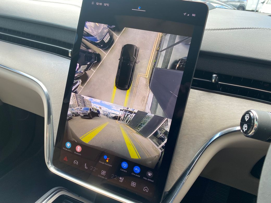 2025 Volvo EX90 - image 20