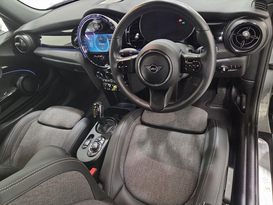 2022 MINI Hatch - image 6