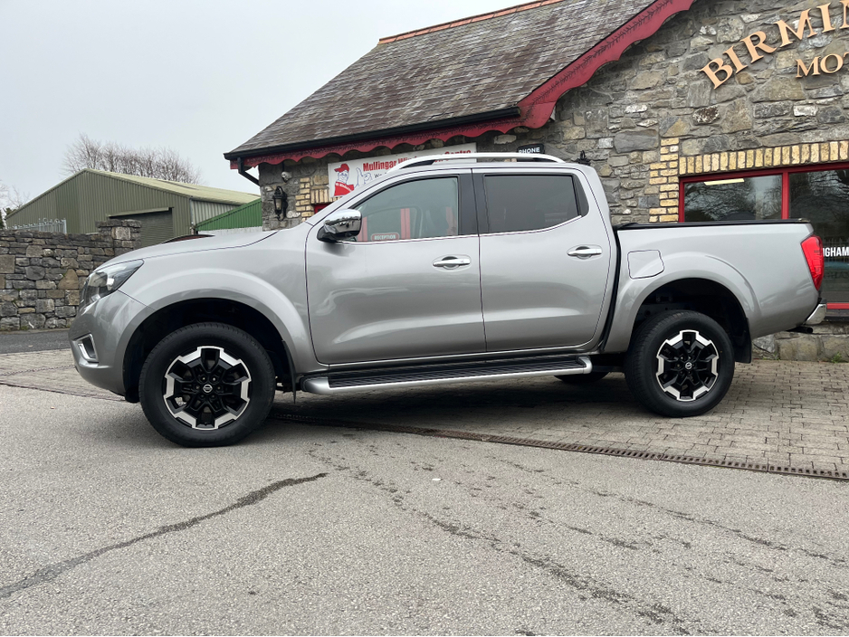 2020 Nissan Navara - image 3