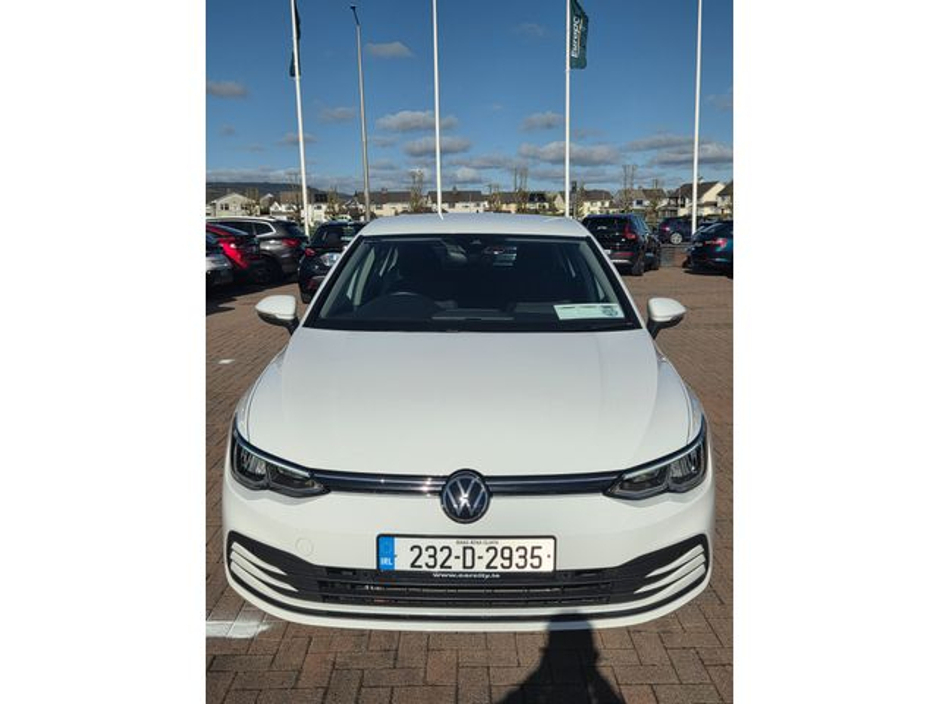 2023 Volkswagen Golf - image 5