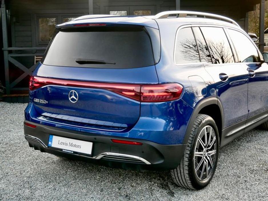 2025 Mercedes-Benz EQB - image 10