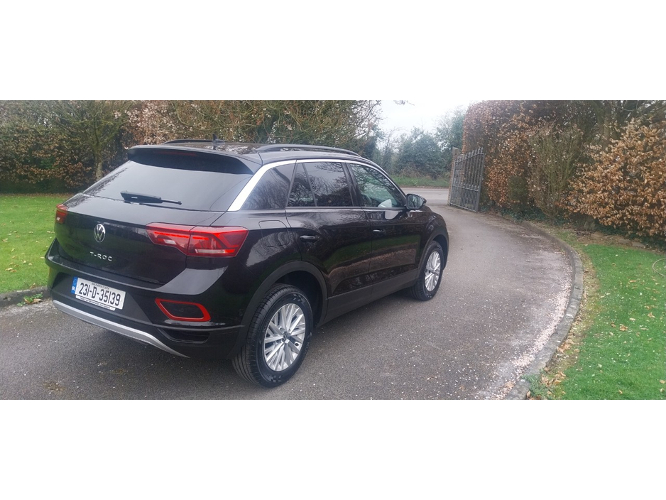 2023 Volkswagen T-Roc - image 6