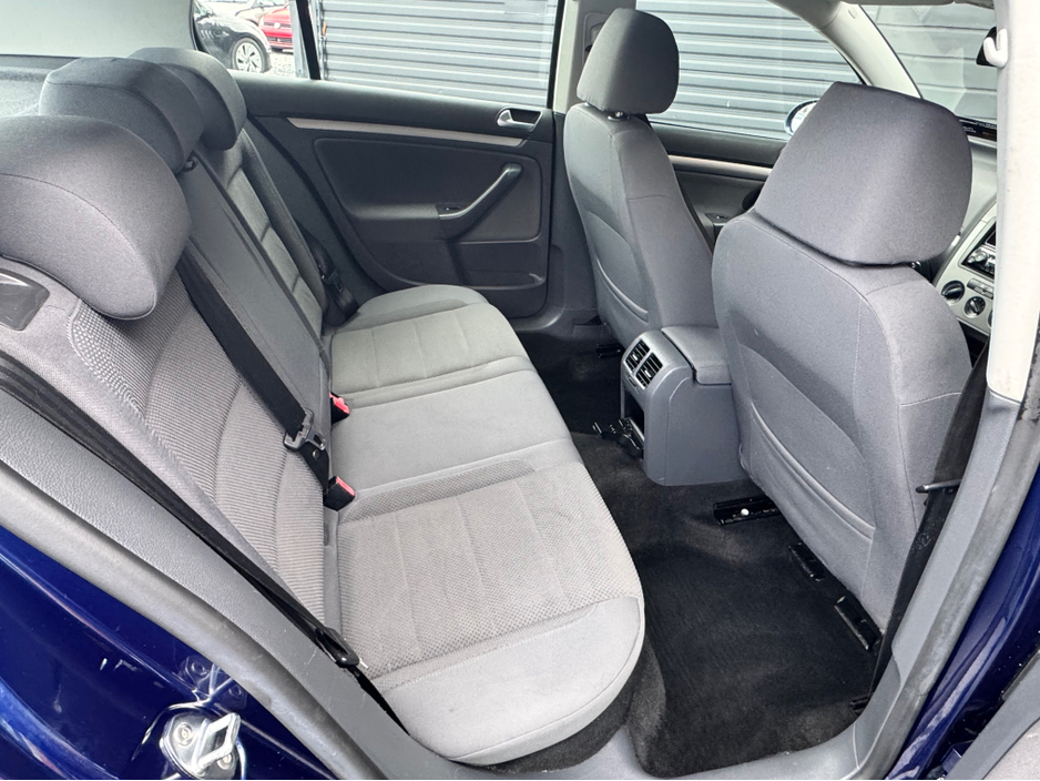 2007 Volkswagen Golf - image 9