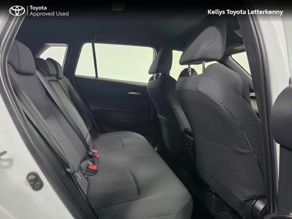 2025 Toyota Corolla Cross COROLLA CROSS 1.8 LUNA #174 €37,490