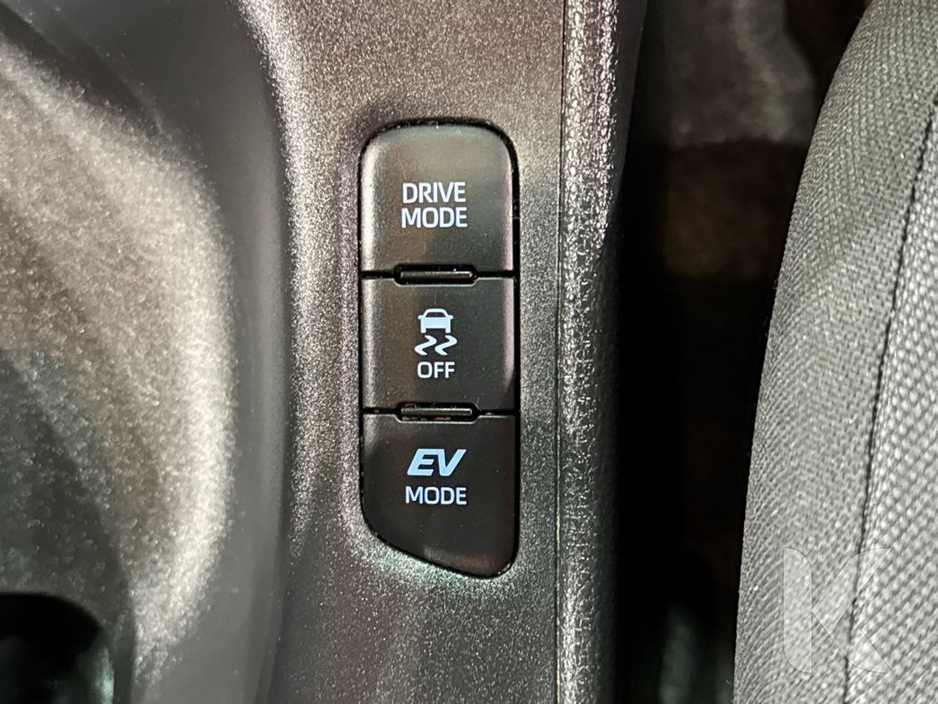 2020 Toyota Yaris - image 23