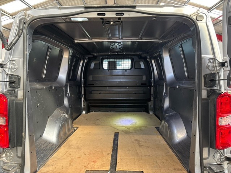 2021 Toyota Proace - image 10