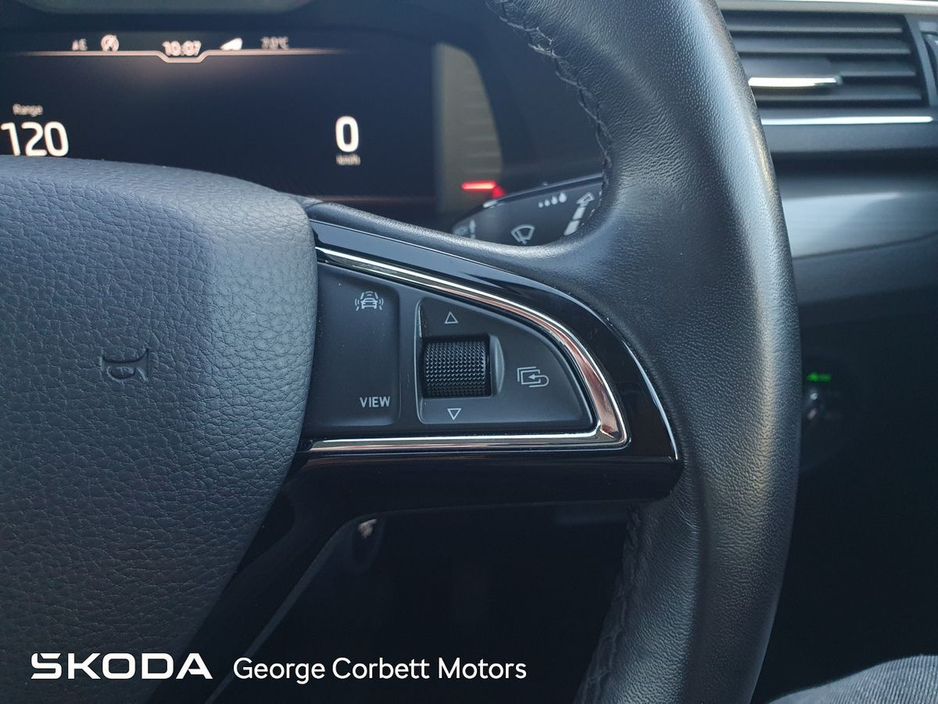 2020 Skoda Superb - image 25