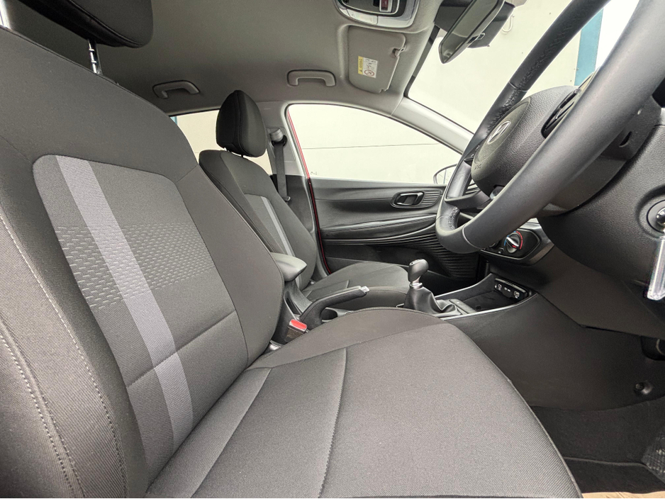 2025 Hyundai i20 - image 8