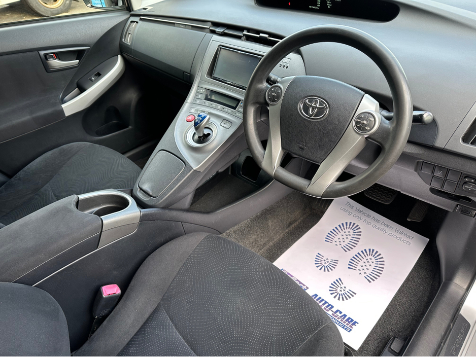 2013 Toyota Prius - image 5