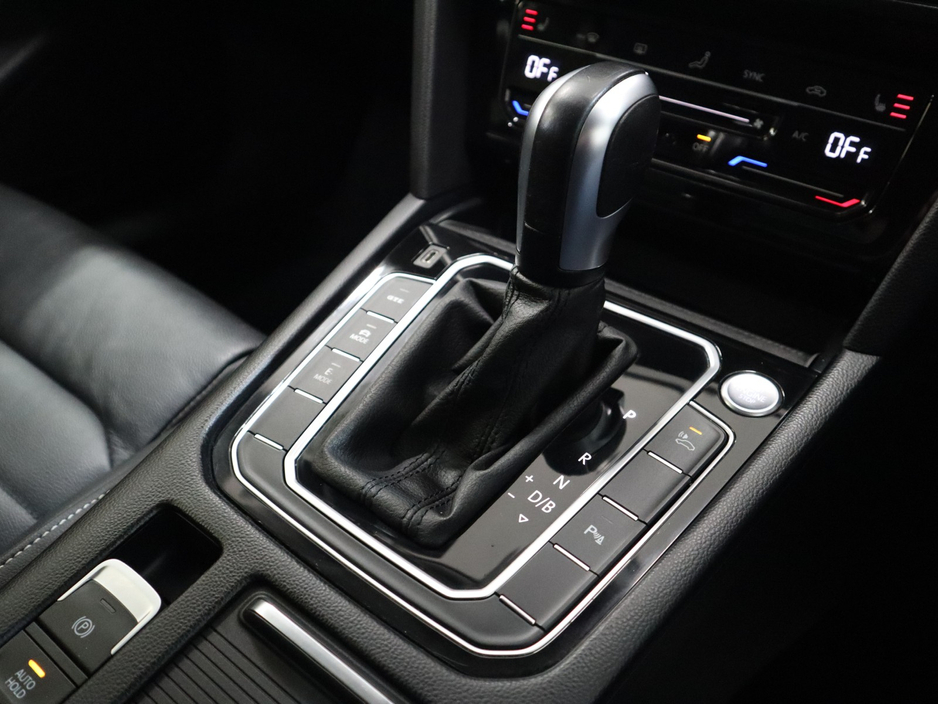 2021 Volkswagen Passat - image 23