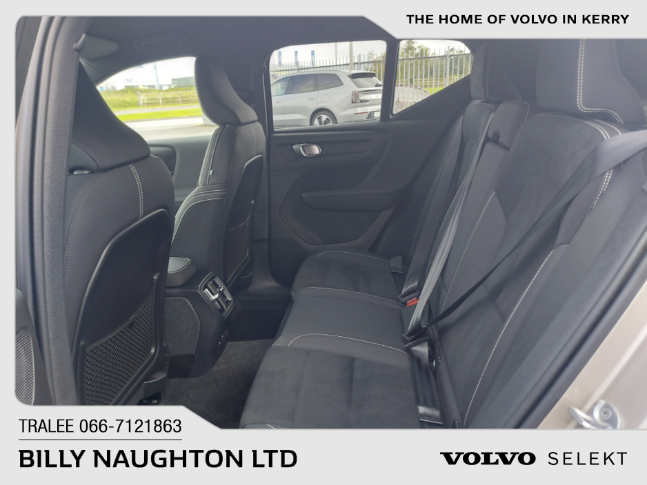 2024 Volvo XC40 - image 15