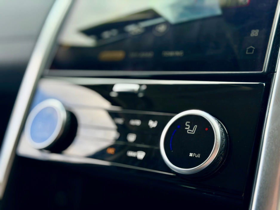 2021 Land Rover Discovery - image 11