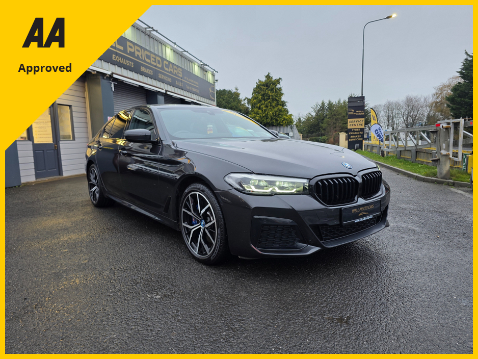 2022 BMW 5 Series - image 8