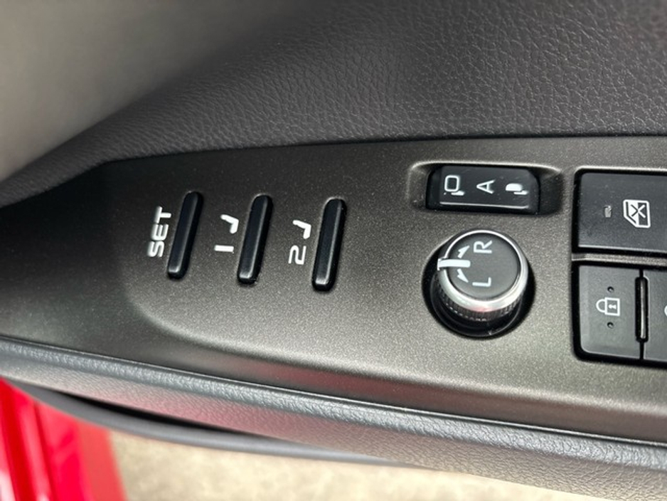 2022 Toyota Camry - image 12