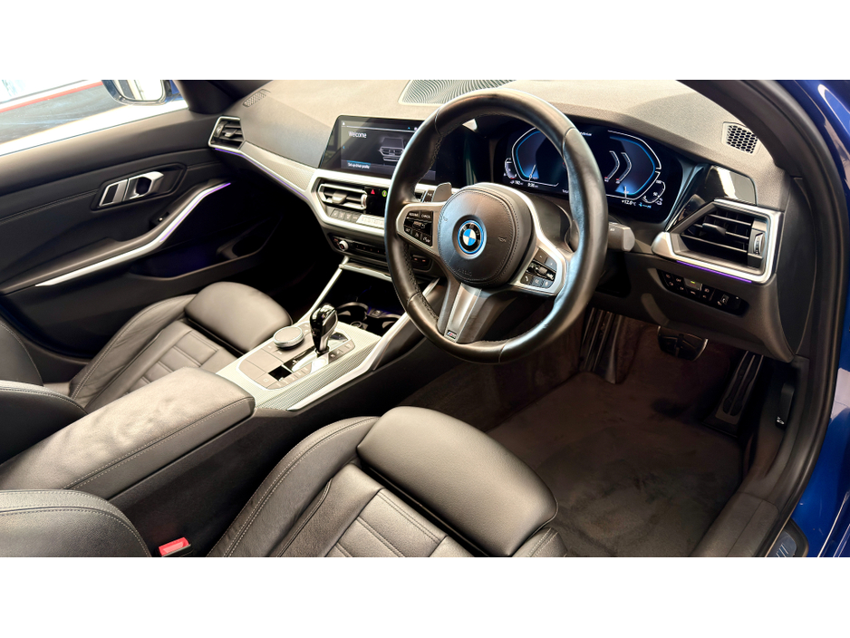 2022 BMW 3 Series - image 9