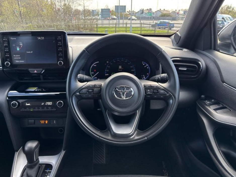 2021 Toyota Yaris Cross - image 9