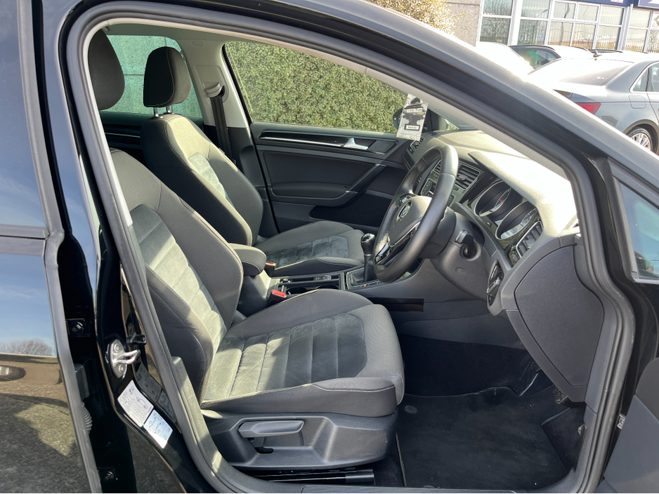 2016 Volkswagen Golf - image 10
