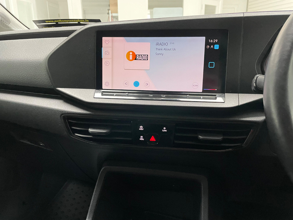 2023 Volkswagen Caddy - image 22