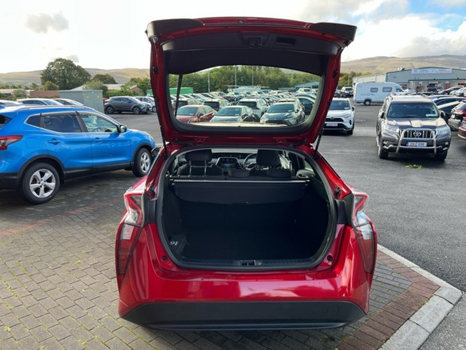 2018 Toyota Prius - image 10