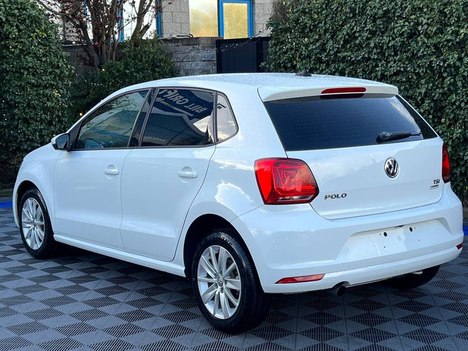 2015 Volkswagen Polo - image 5