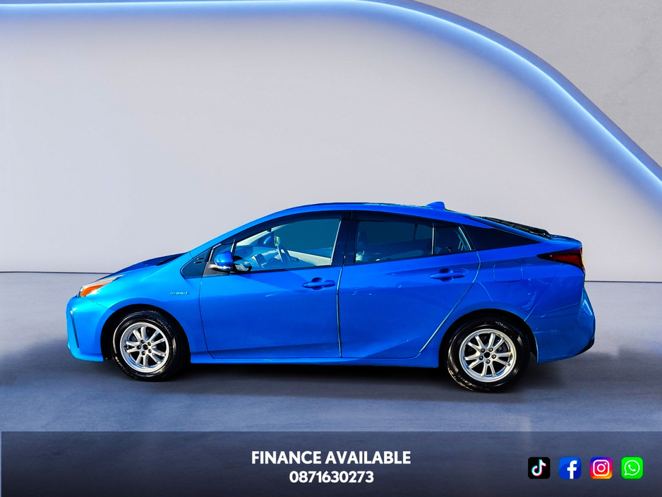 2020 Toyota Prius - image 3