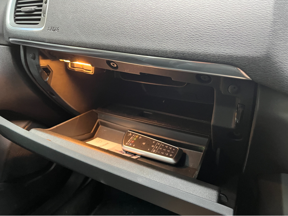 2017 Volvo V40 - image 17