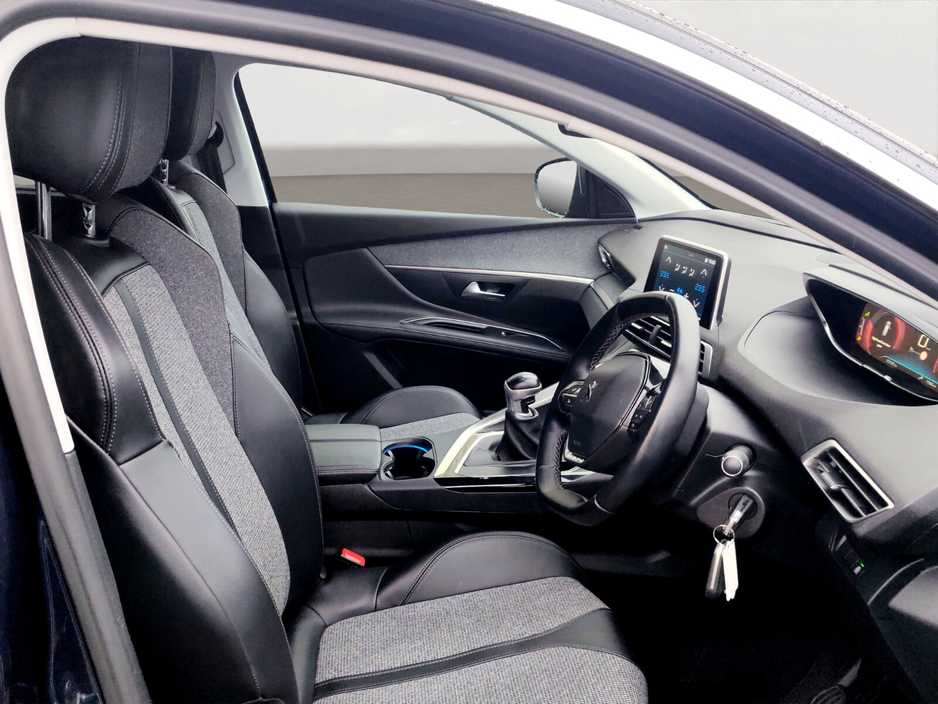 2019 Peugeot 5008 - image 12