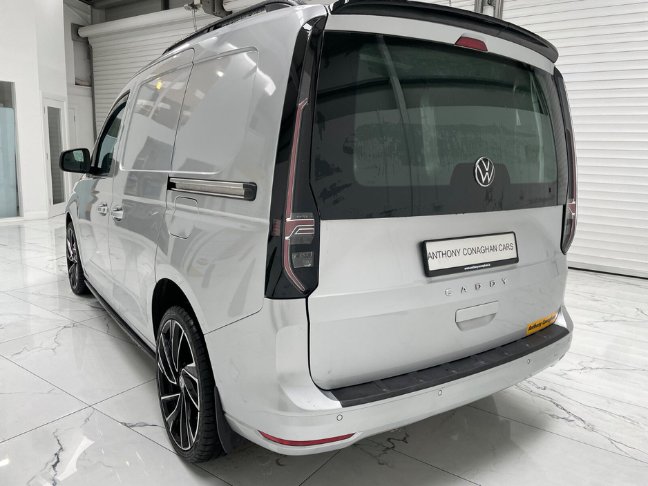 2023 Volkswagen Caddy - image 5