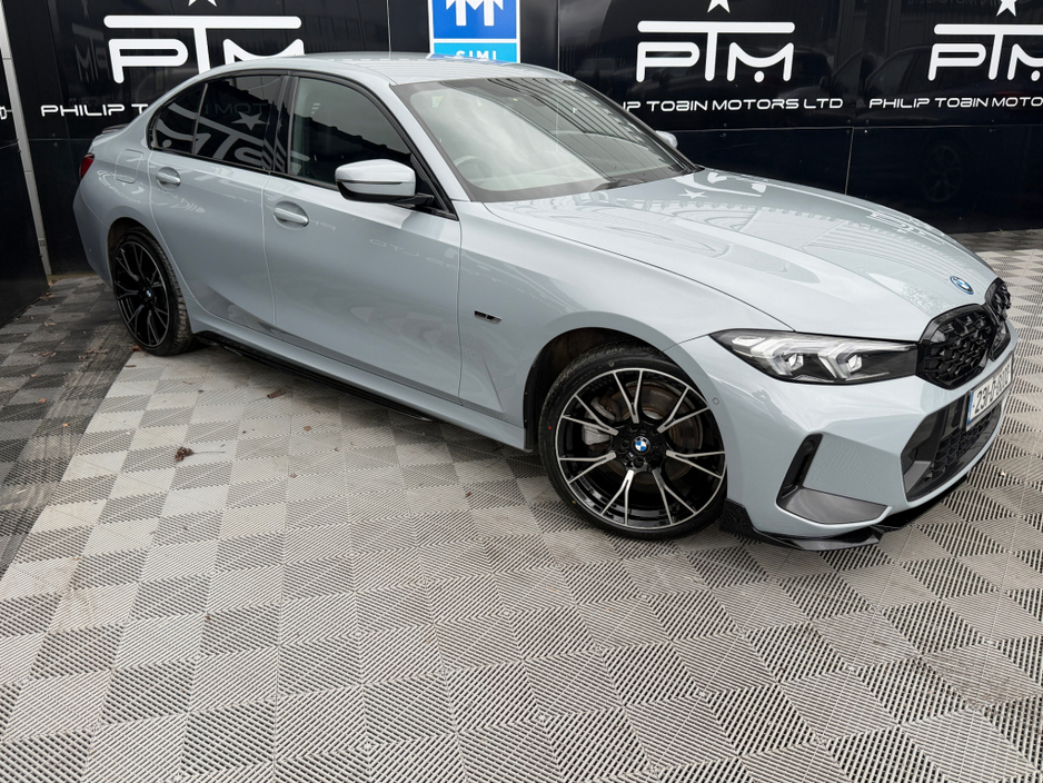 2023 BMW 3 Series - image 2