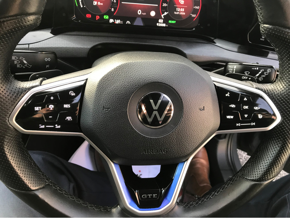 2023 Volkswagen Golf - image 11