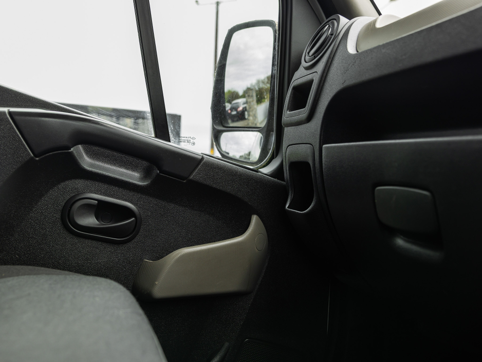 2018 Nissan NV400 - image 15