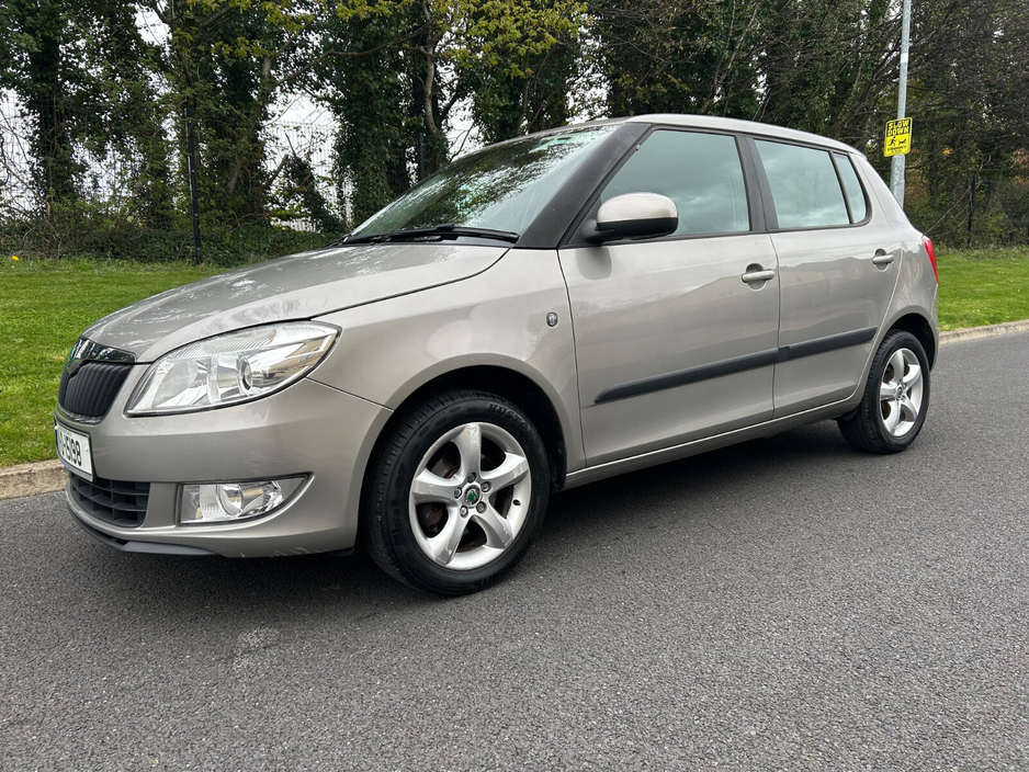 2011 Skoda Fabia - image 6