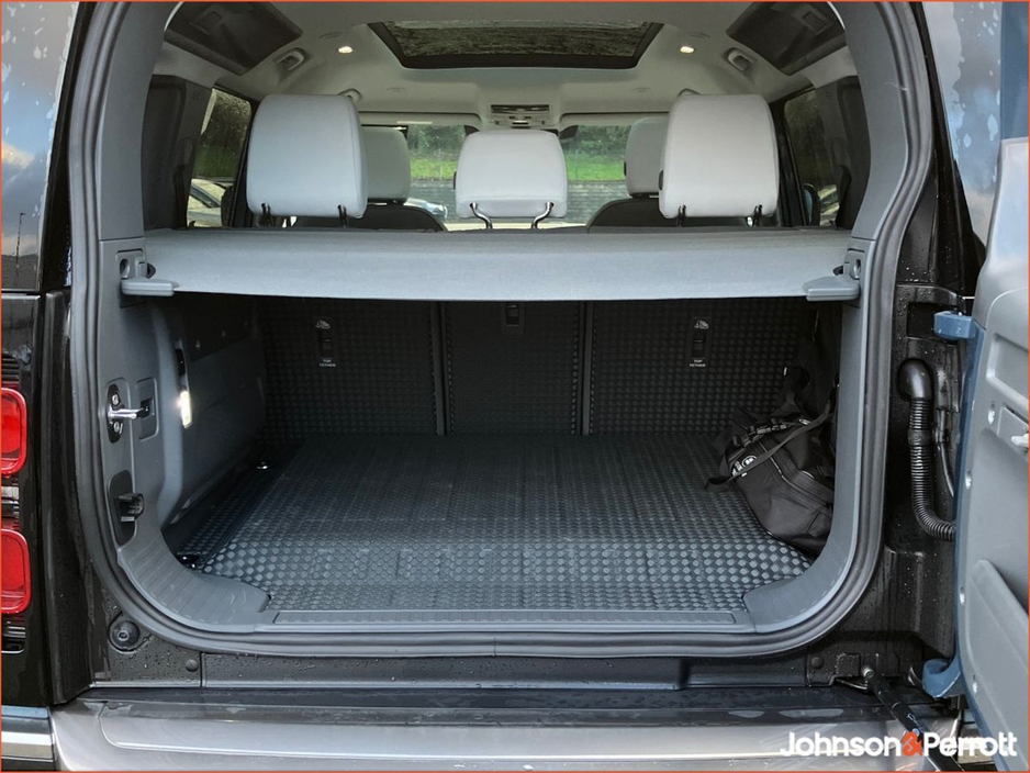 2025 Land Rover Defender 110 2.0 Si4 PHEV 300 PS S Campaign (Remainder of 5 year Manufacturer Warranty) €98,900