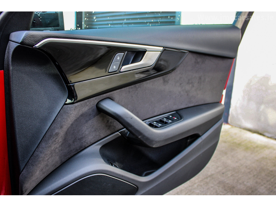 2020 Audi A4 30 TDI 136HP S Tronic S line €32,995