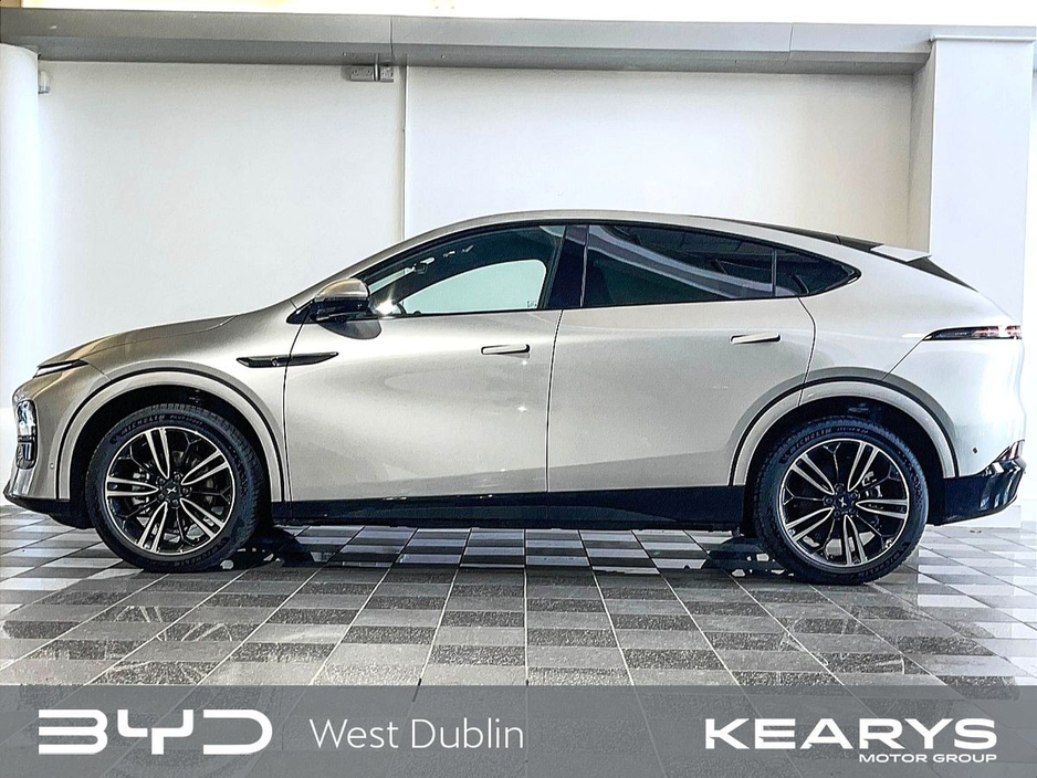 2025 Xpeng G6 - image 5