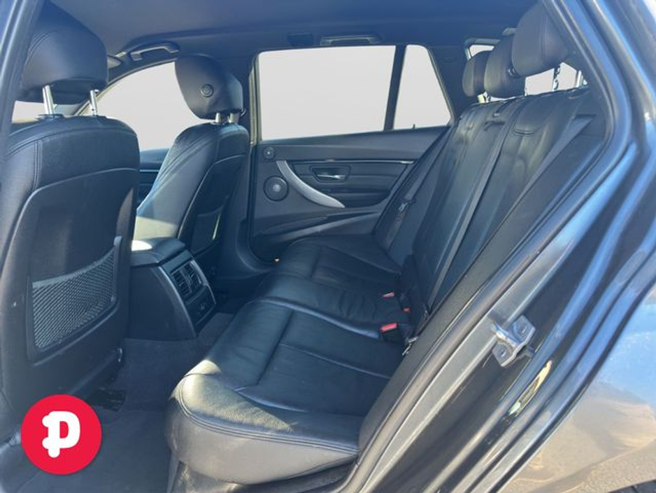 2017 BMW 3 Series - image 19