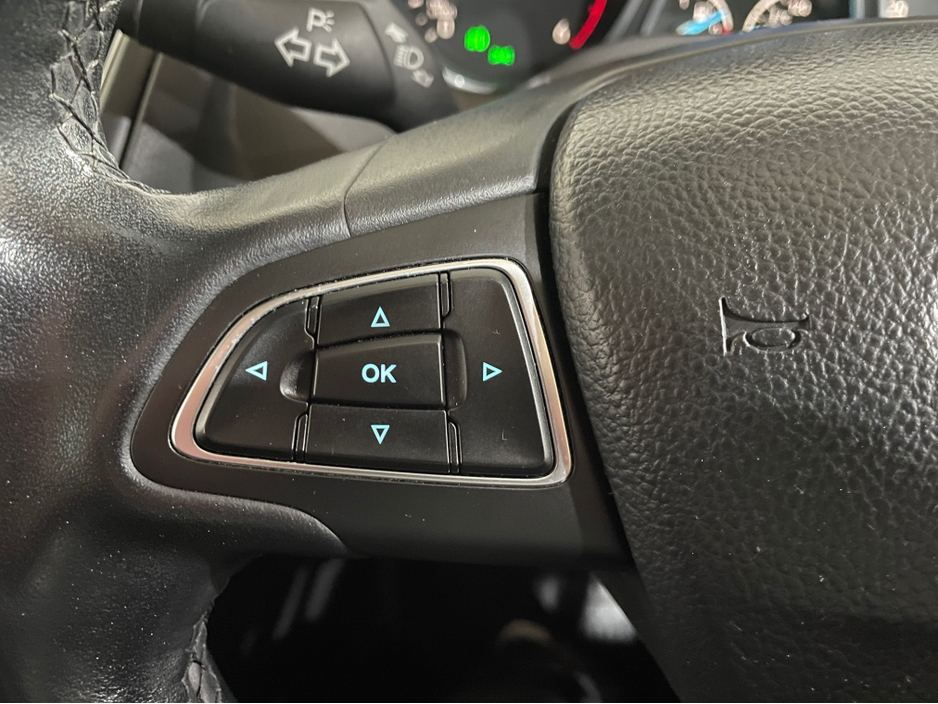 2016 Ford Focus - image 20