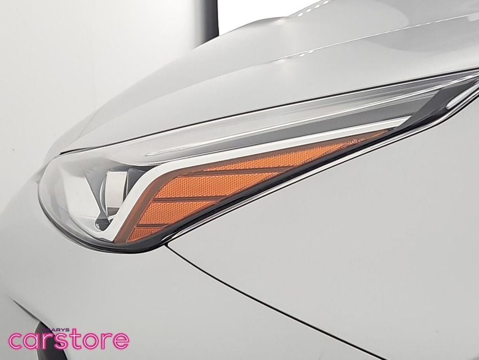 2019 Toyota Prius - image 17