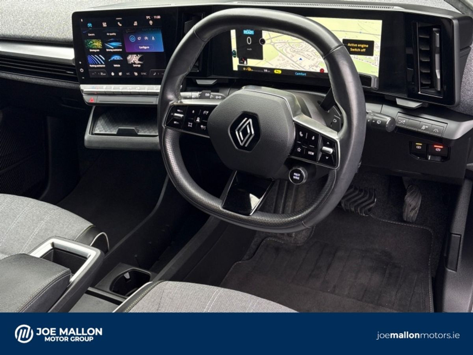 2023 Renault Megane E-Tech - image 9