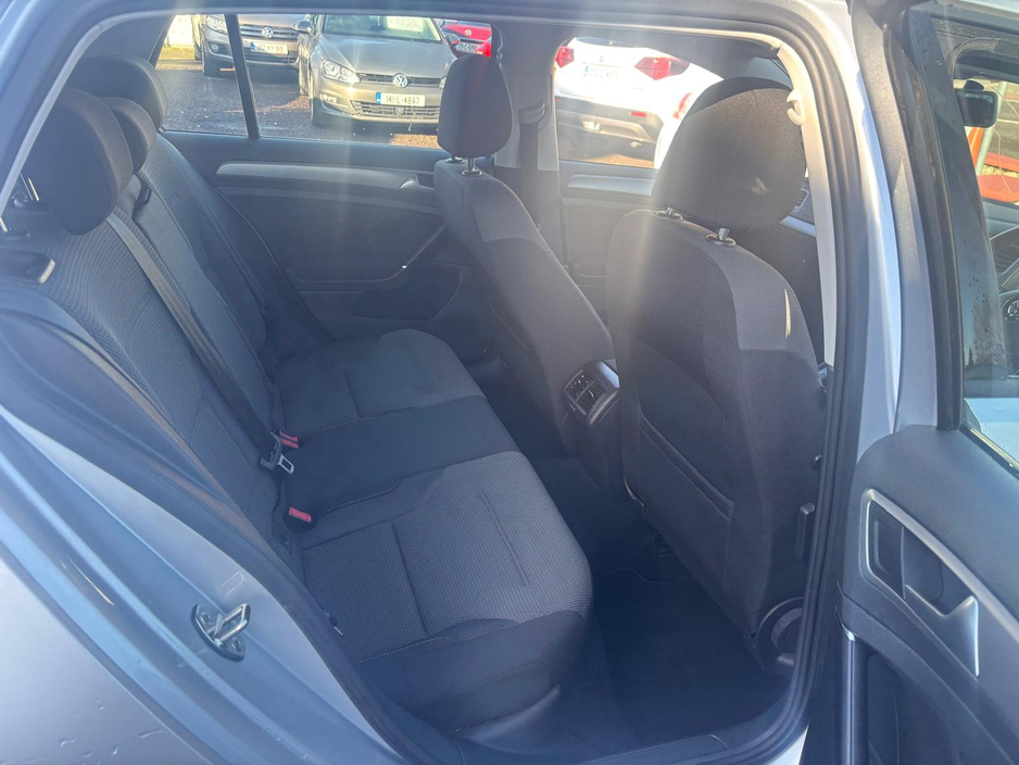 2014 Volkswagen Golf - image 5